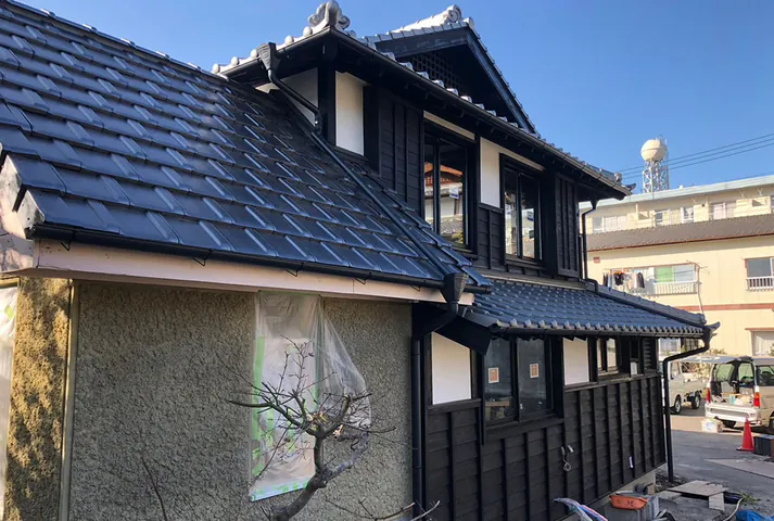 施工事例：瓦屋根の住宅